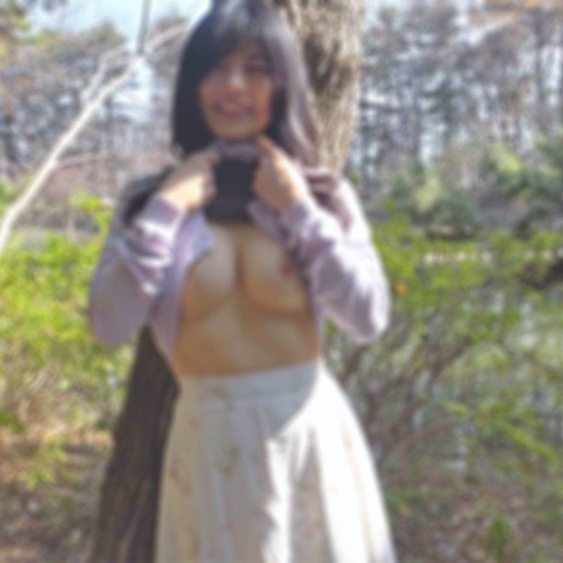 戶外露出約會，邊散步邊讓歐派若隱若現，玩弄乳頭揉捏雙峰。被盡情玩弄後被狂內射的超美人妻！