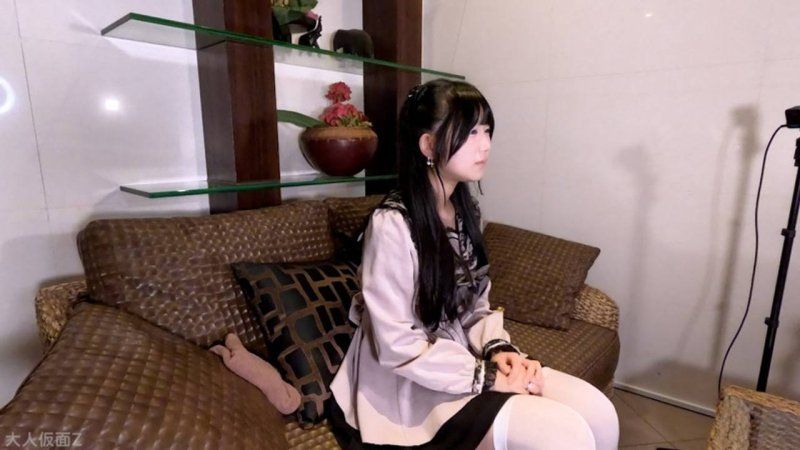 堇(18歲)最可愛的第二次拍攝不同視角影片。包含中出、按摩棒自慰、肛門貫通ATM、活塞機，最後換上Cosplay再次中出