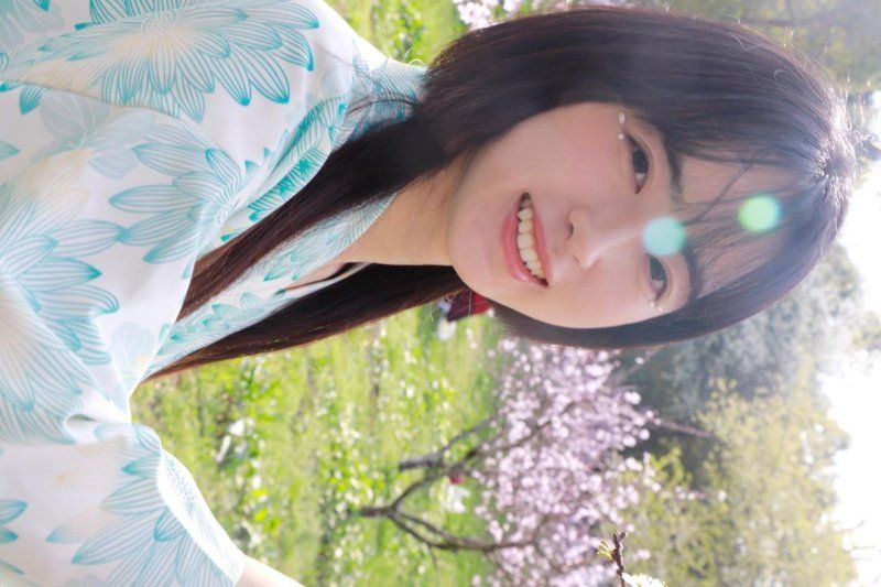 杏吧傳媒 上海可愛女友穿肚兜給你操情緒給滿