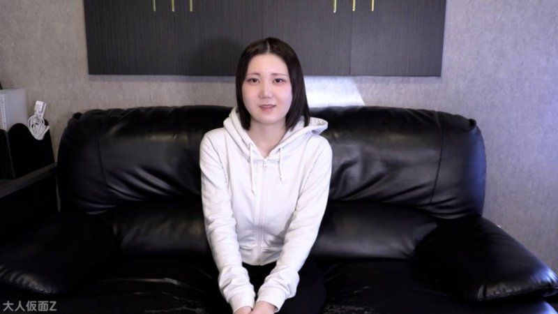 詩乃(19) 鄉下素人第三次拍攝。在屁眼裡插入粗大的按摩棒，並以大翻轉體位將蔬菜塞進陰道與屁眼裡