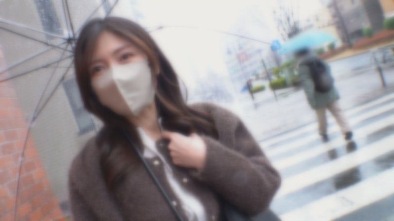 【臉蛋與身材都美麗的 45 歲單親媽媽】用嘴巴與腿交盡情品嚐年下男猛烈肉棒的美魔女，將濃稠精液作為禮物送給她