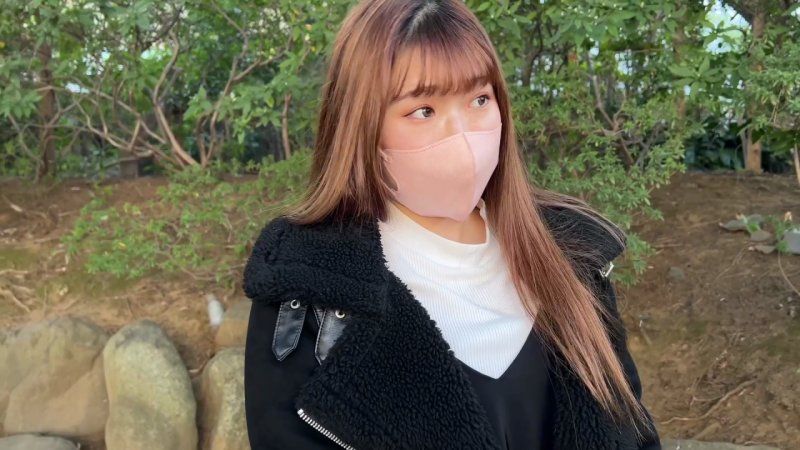 【無修正】全程露臉！店員由里香醬很乖巧且什麼都願意嘗試，所以我讓她大量中出大叔的精液！！