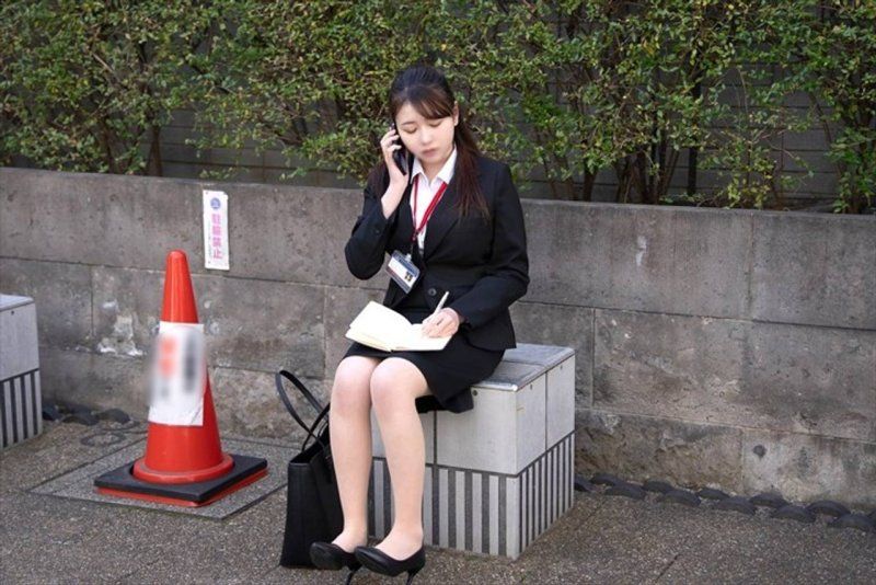 【爆乳OL】高學歷能幹房產OL 潮吹油液滿身無套中出